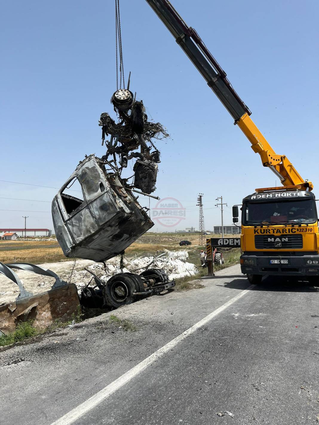 Konya’da feci kaza! TIR alev alev yandı, sürücü öldü 22